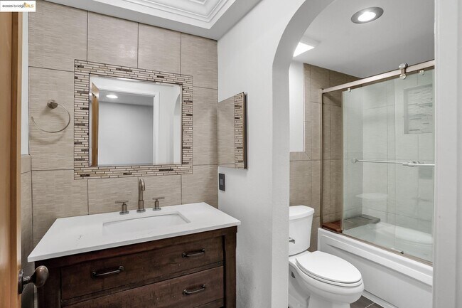 Building Photo - 21 Ironwood