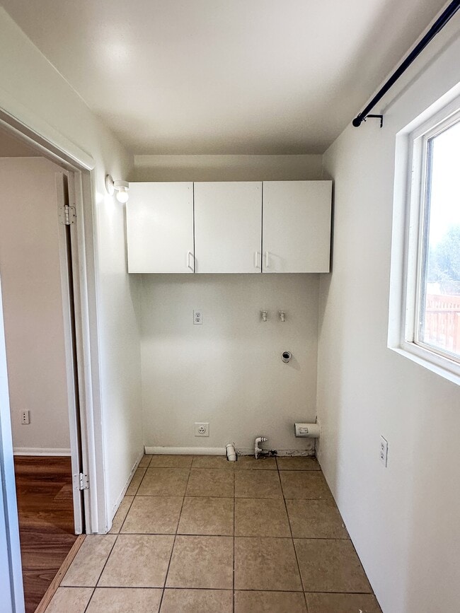 Building Photo - 5333 Peachwood Cir