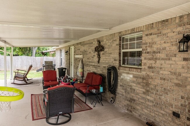 Building Photo - 309 Adams Dr