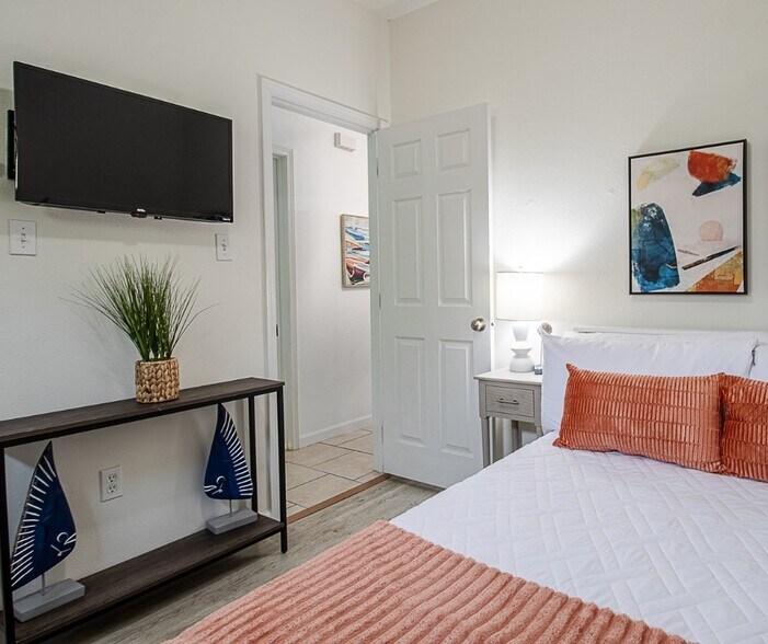 Private Bedroom - 1110 Century Oaks Dr