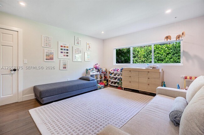 Building Photo - 510 Bargello Ave