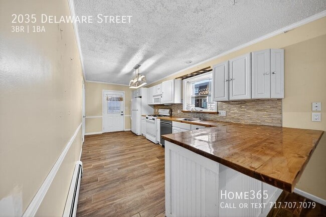 Building Photo - 2035 Delaware St