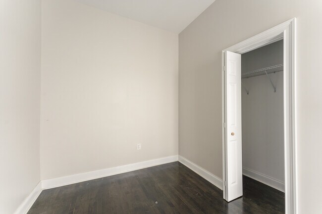 Building Photo - 2031 W 23rd St