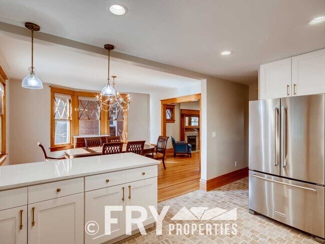 Building Photo - Beautifully Remodeled Potter Highlands Vic...