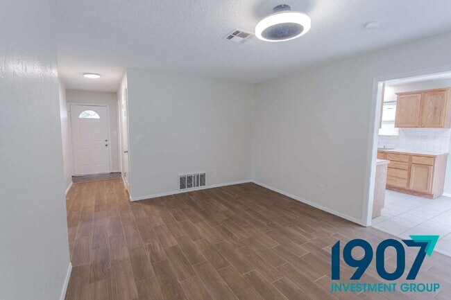 Building Photo - 1852 Sunrise Dr