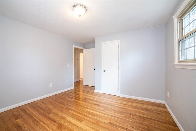 Building Photo - 6 Boston Dr