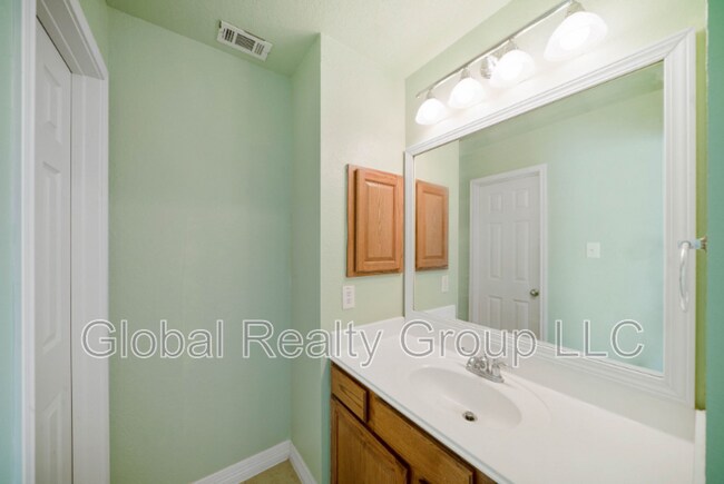 Building Photo - 431 Calm Springs