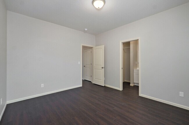 Building Photo - 1345 E Cherry St