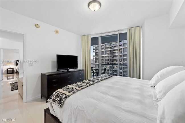 Building Photo - 2 br, 2 bath Condo - 475 Brickell Ave Apt ...