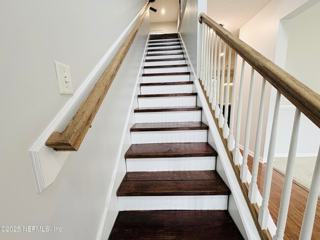 Building Photo - 5950 Round Table Rd