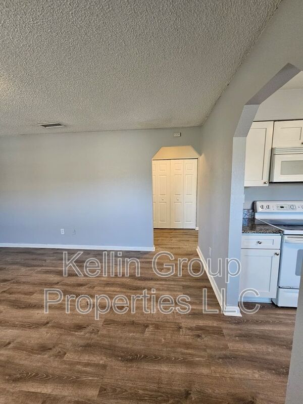 Building Photo - 1041 N Brunnell Pkwy