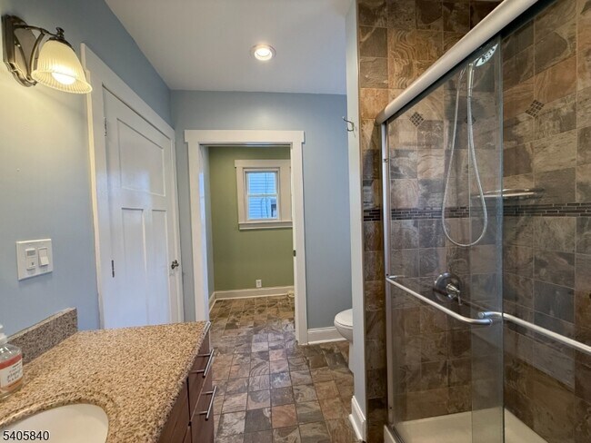 Building Photo - 40 W Shore Rd