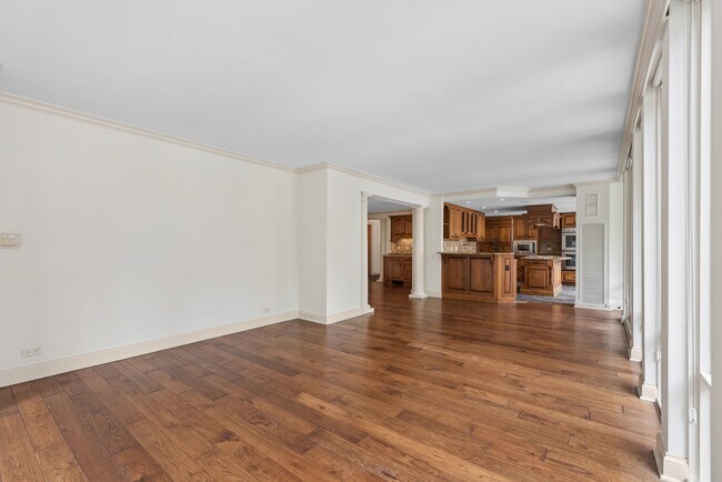 Building Photo - 200 E Delaware Pl