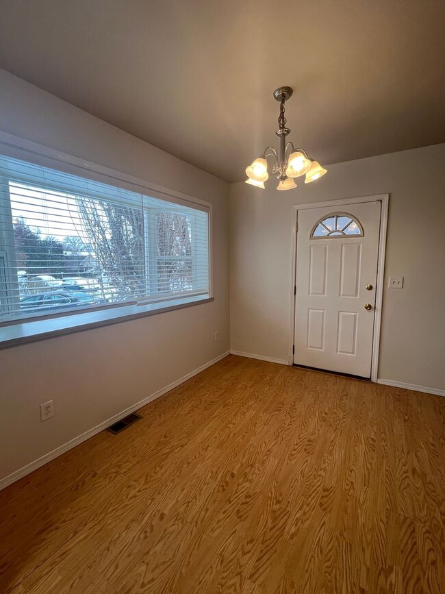 Building Photo - Non-Refundable & Security Deposit Total: $1400.00