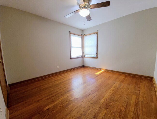 Building Photo - 185 N 90th St
