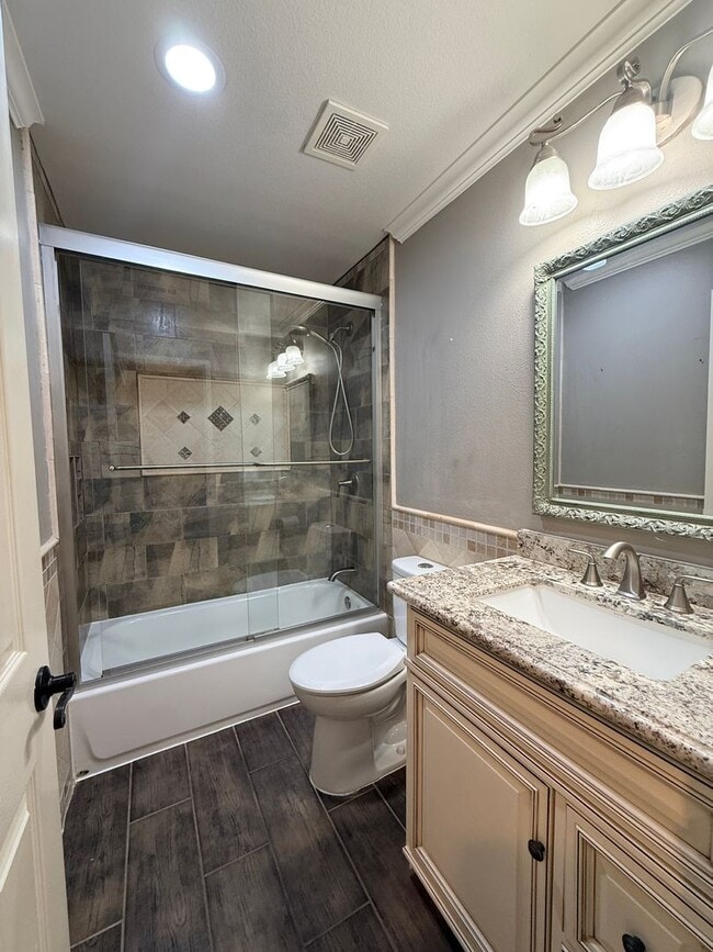 Building Photo - Beautiful 4 Bedroom, 2.5 Bathroom Home in West Irvine Pointe Community