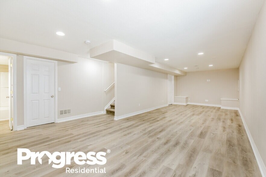 Building Photo - 4785 Biscay St
