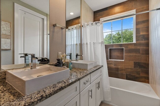 Building Photo - 2664 Sunrise Shores Dr