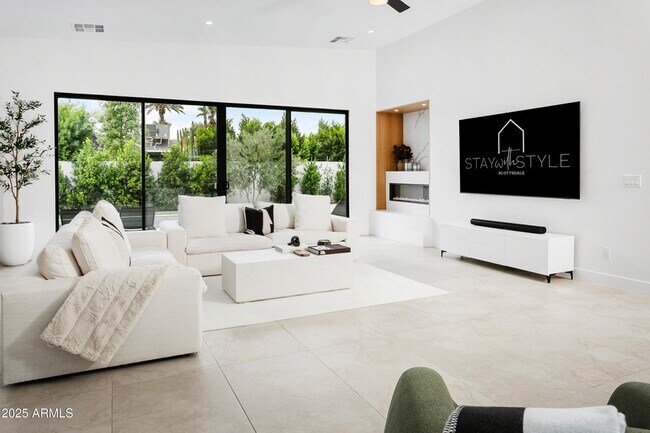 Building Photo - 4002 N 33rd Pl