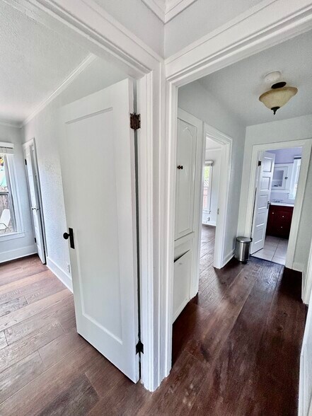 Hallway - 1613 6th Ave