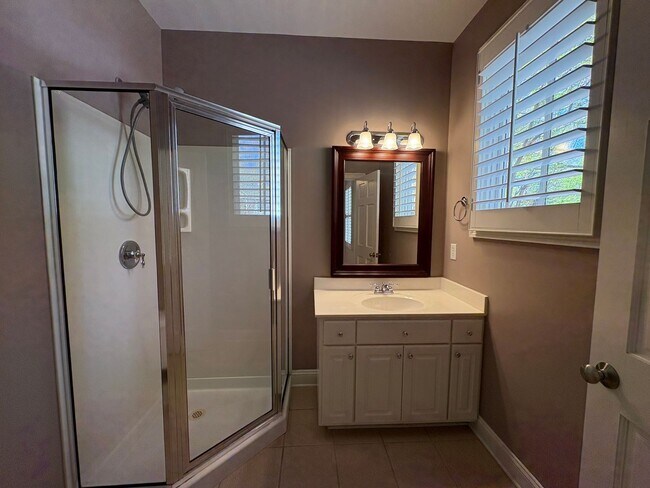 Building Photo - Townhome Available in North Main Community Downtown Greenville!