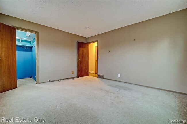 Building Photo - 5307 Metamora Rd