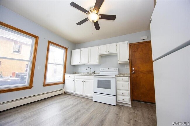 Building Photo - 1953 Falls St