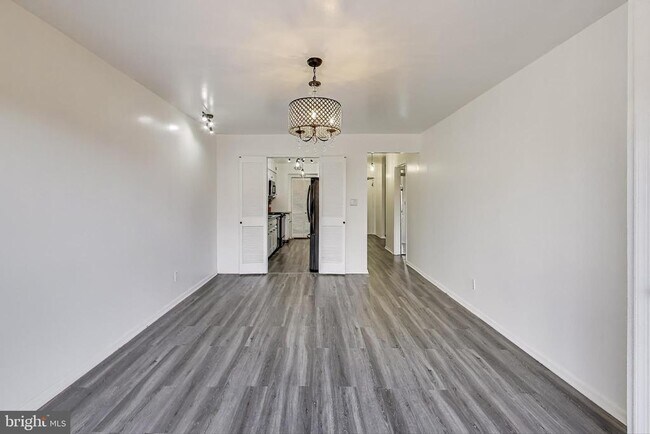 Building Photo - 1001 26th St NW