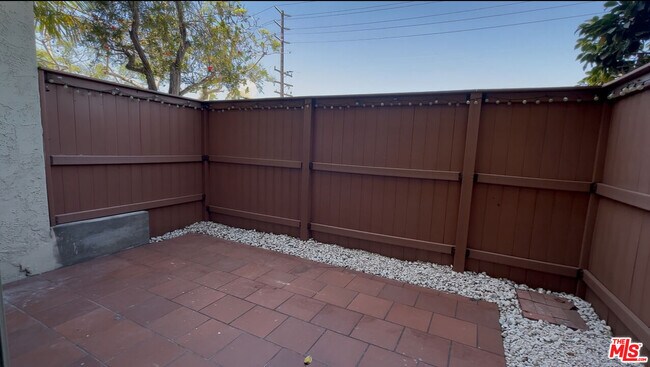 Building Photo - 11260 Overland Ave