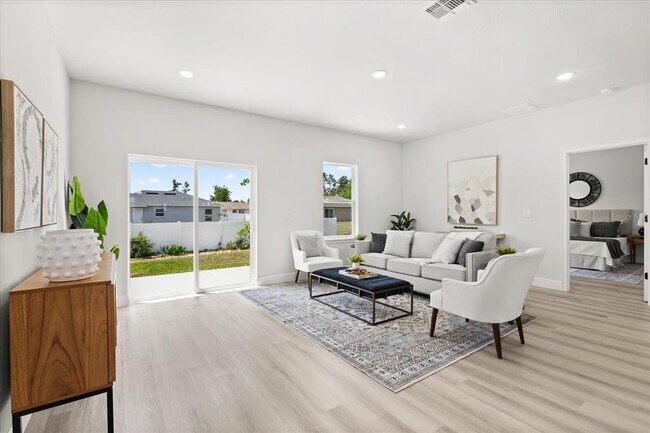 Building Photo - 15568 SW 46th Cir