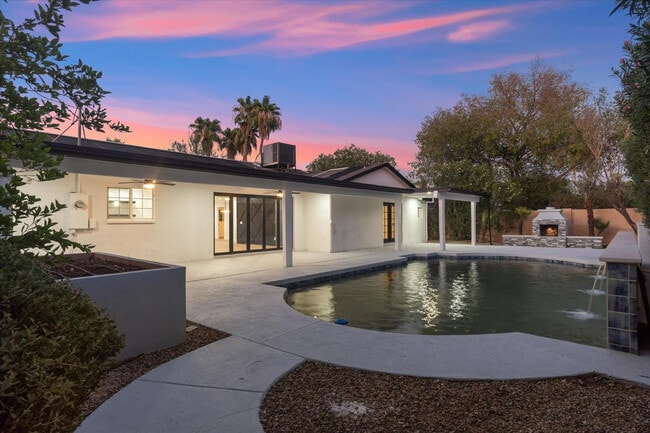 Building Photo - 8525 E Clarendon Ave