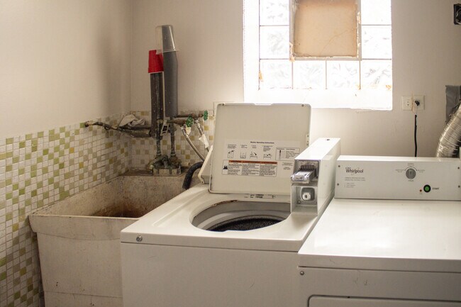 Building Photo - 10457 Dearlove Rd