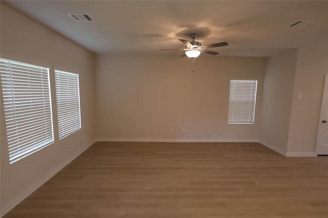 Building Photo - 7739 Bergamot Cir