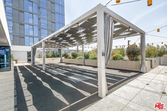 Building Photo - 1100 S Grand Ave