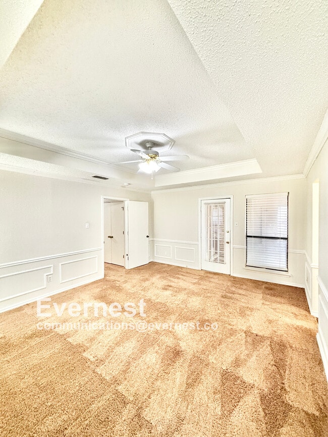 Building Photo - 698 Buttercup Dr