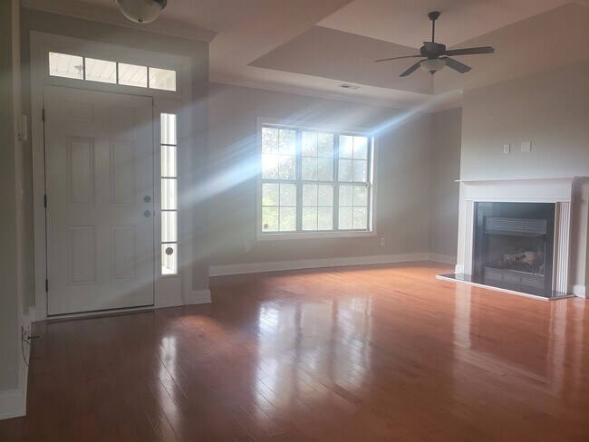 Building Photo - ~ COMPASS POINTE ~