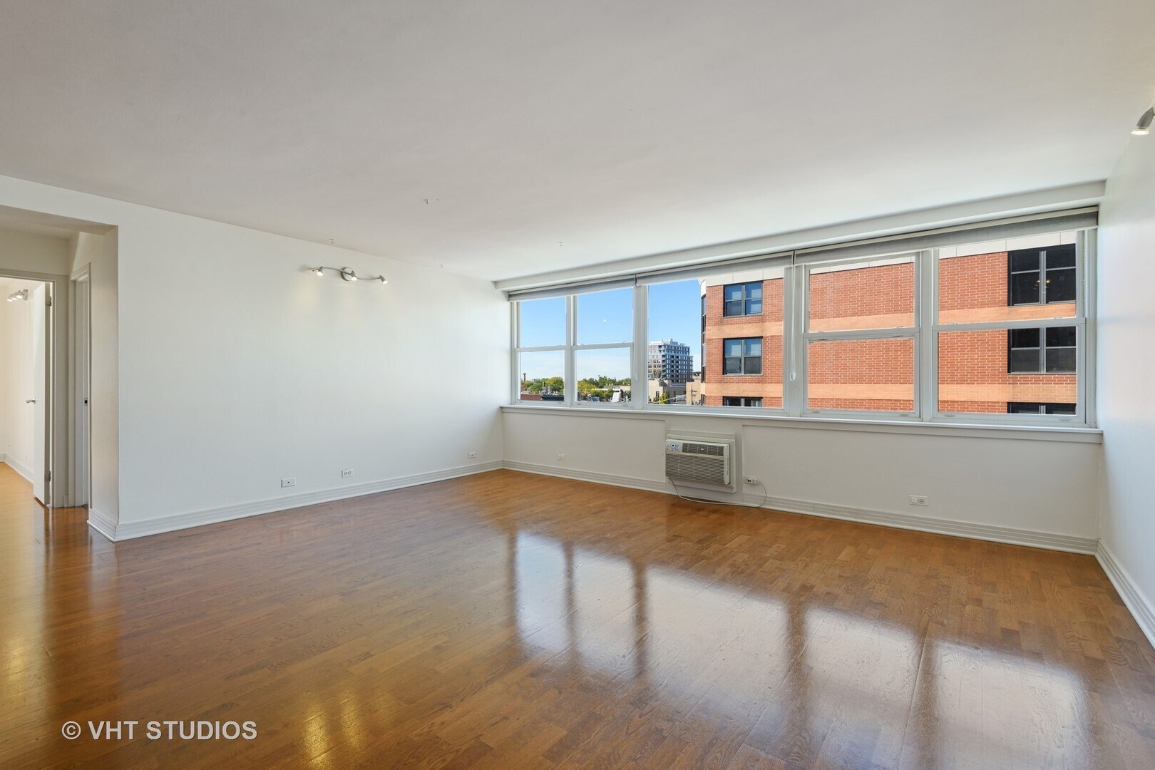 Building Photo - 2300 N Commonwealth Ave