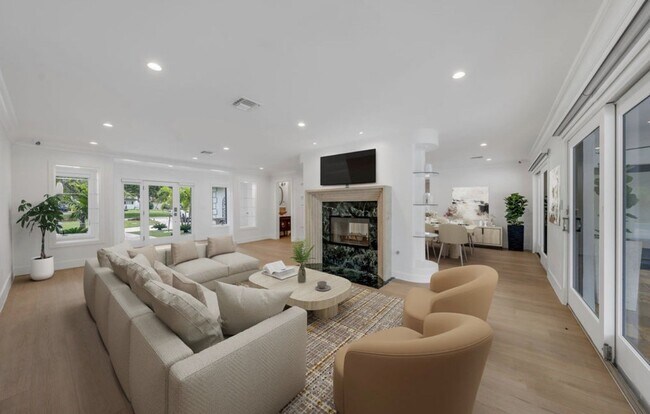 Building Photo - 5120 Carillo St