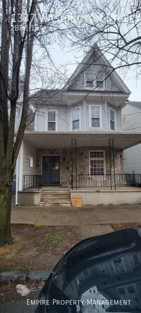 Building Photo - 2nd floor: 2 Bedroom / 1 Bathroom in Easton !