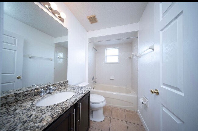 Building Photo - 5456 Los Palma Vista Dr