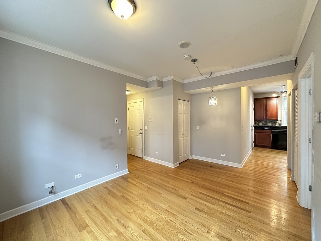 Building Photo - 3259 N Clifton Ave