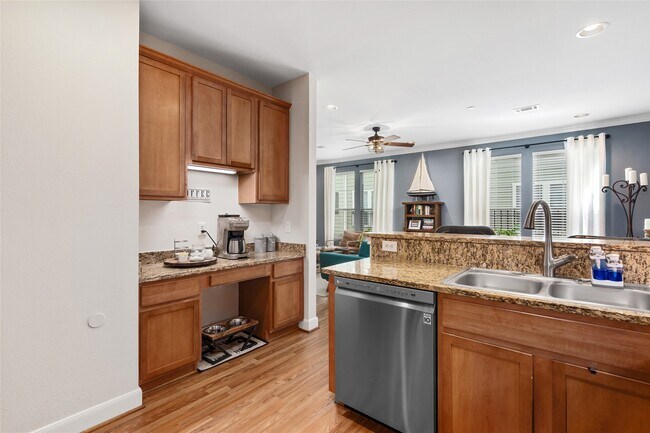 Building Photo - 3001 Murworth Dr