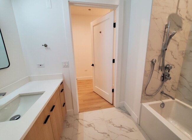 Building Photo - 3322 N Halsted St