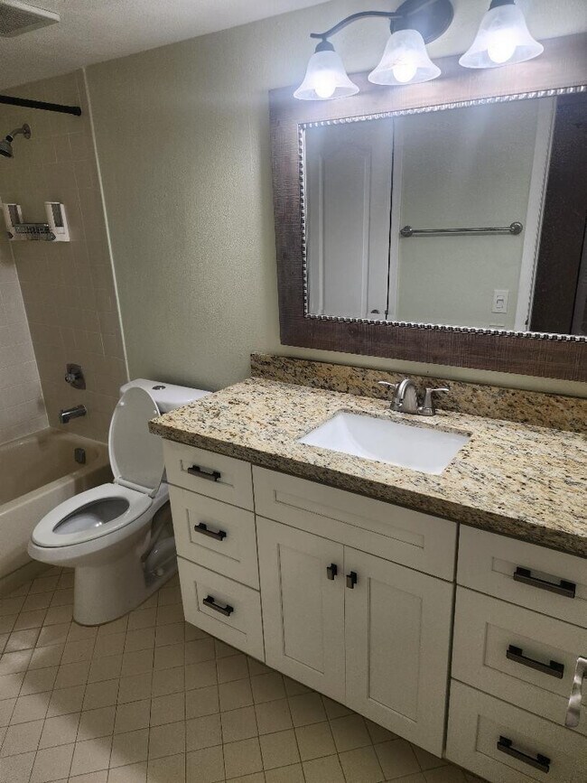 Building Photo - 114 Lake Emerald Dr