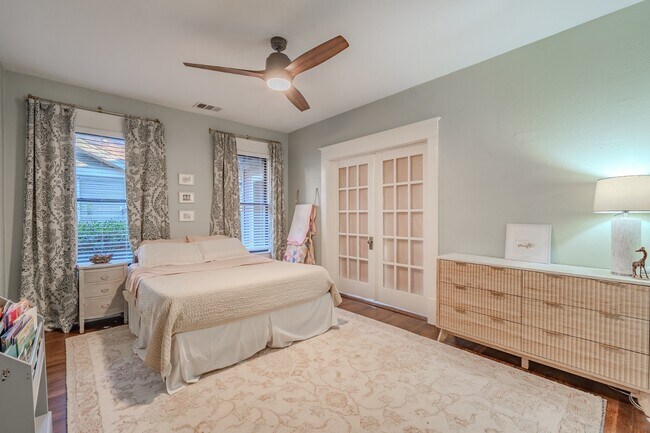Building Photo - Updated Historically Charming Bungalow walking distance to Greenville Ave