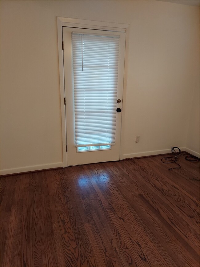 Building Photo - 2821 Eastgrove Ln