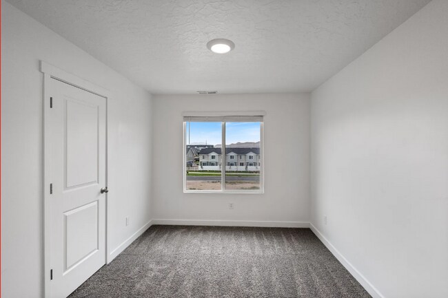 Building Photo - 3 Bed/3 Bath Townhouse in Saratoga Springs