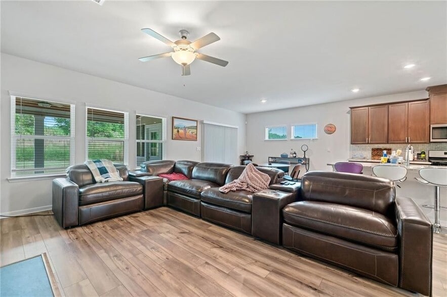 Building Photo - 5911 Green Ash Ct