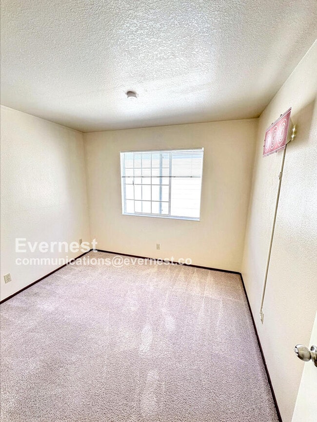 Building Photo - 34282 Kenwood Dr