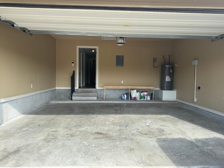 Building Photo - 212 Sandhill Oak Dr